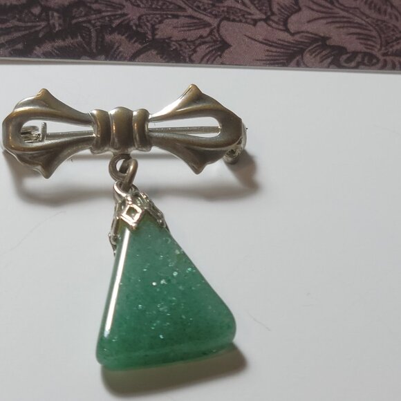 May Birthstone Aventurine Chard Gemstone Brooch with cute Bow Friendship gift - Picture 1 of 9
